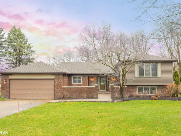 21 Waterview Dr, Lake Orion, MI 48362