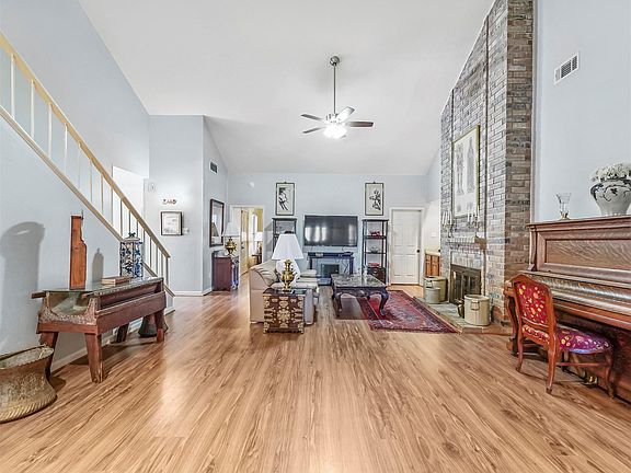 4th image of 411 E Hillary Cir
