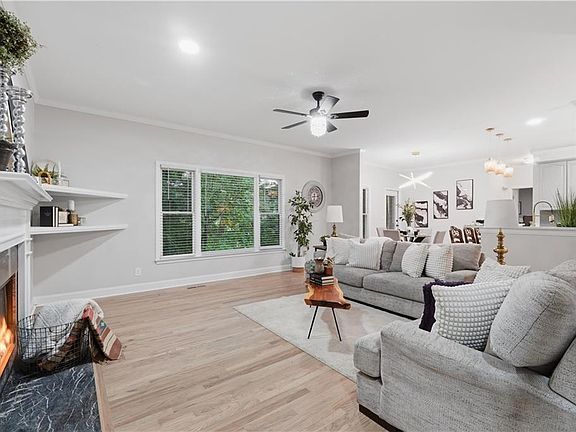 5th image of 682 Montglade Ct