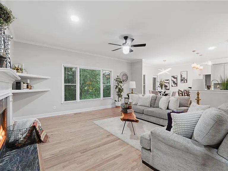 682 Montglade Ct — Photo 5