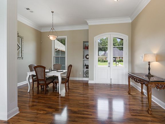3rd image of 18171 Lake Harbor Ln