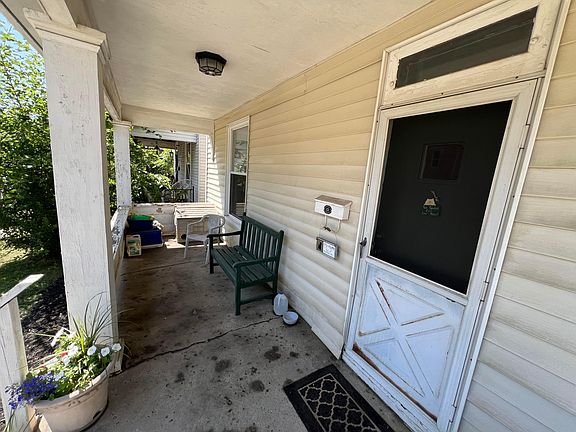 3rd image of 578 Southwood Ave