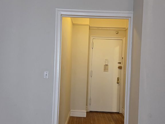 5th image of 207 W 106th St APT 3b
