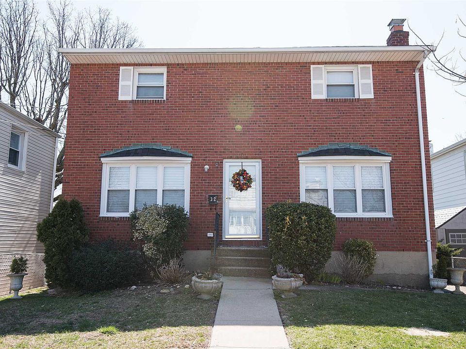 1st image of 32 1st Ave