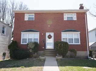 32 1st Ave, Bayville, NY 11709