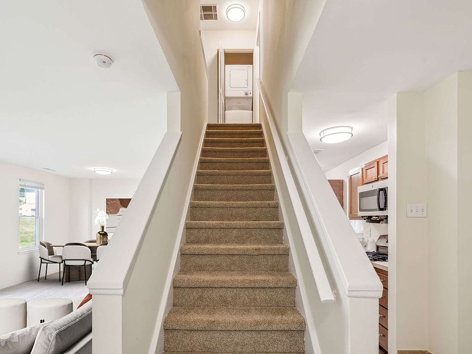 1st image of 3131 Meetinghouse Rd #M09