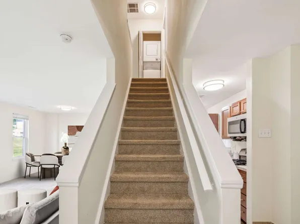 Meetinghouse Apartments & Townhouses