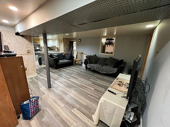 3rd image of 5526 N Sawyer Ave #1B