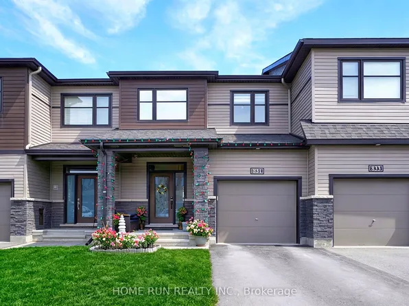 831 Dynasty St, Ottawa, ON K4A 5L4