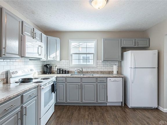 3rd image of 966 Omard Dr