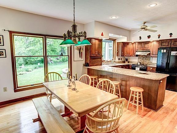 5th image of 2446 Wildwood Ln