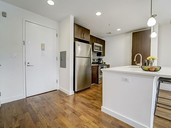 5th image of 260 W 26th St APT 2E