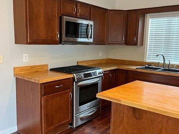 4th image of 3039 Scarborough St