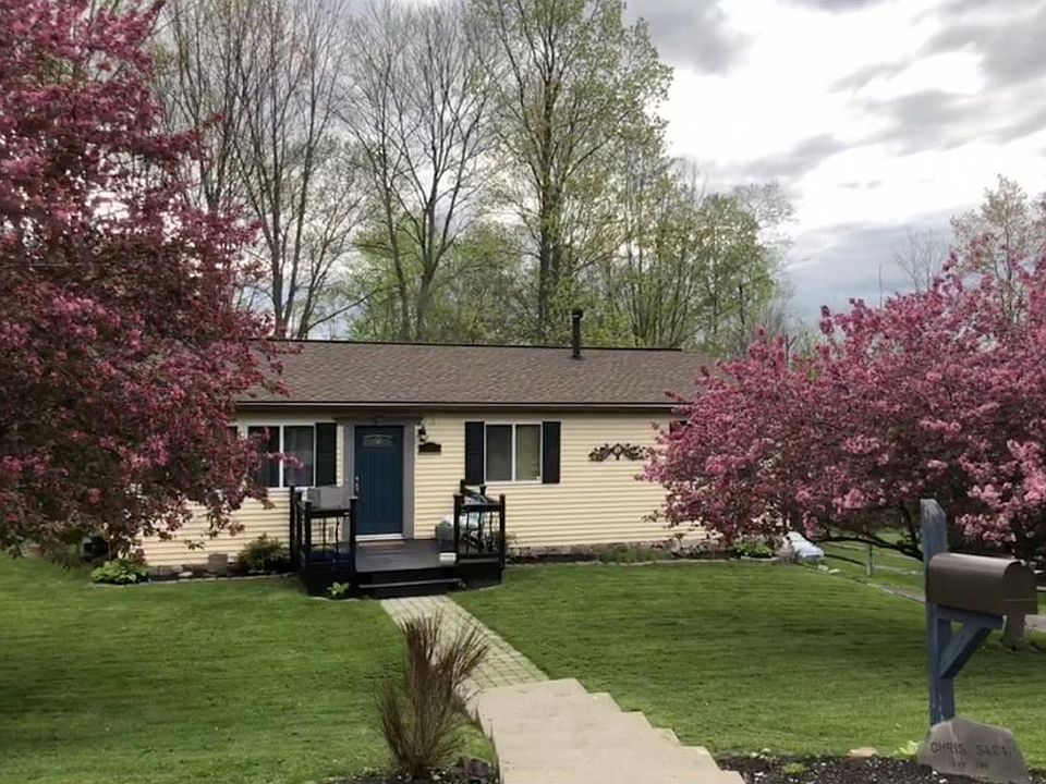 1st image of 11 Jennifer Ln