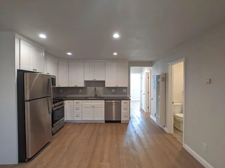 1811 Francisco St — Photo 7