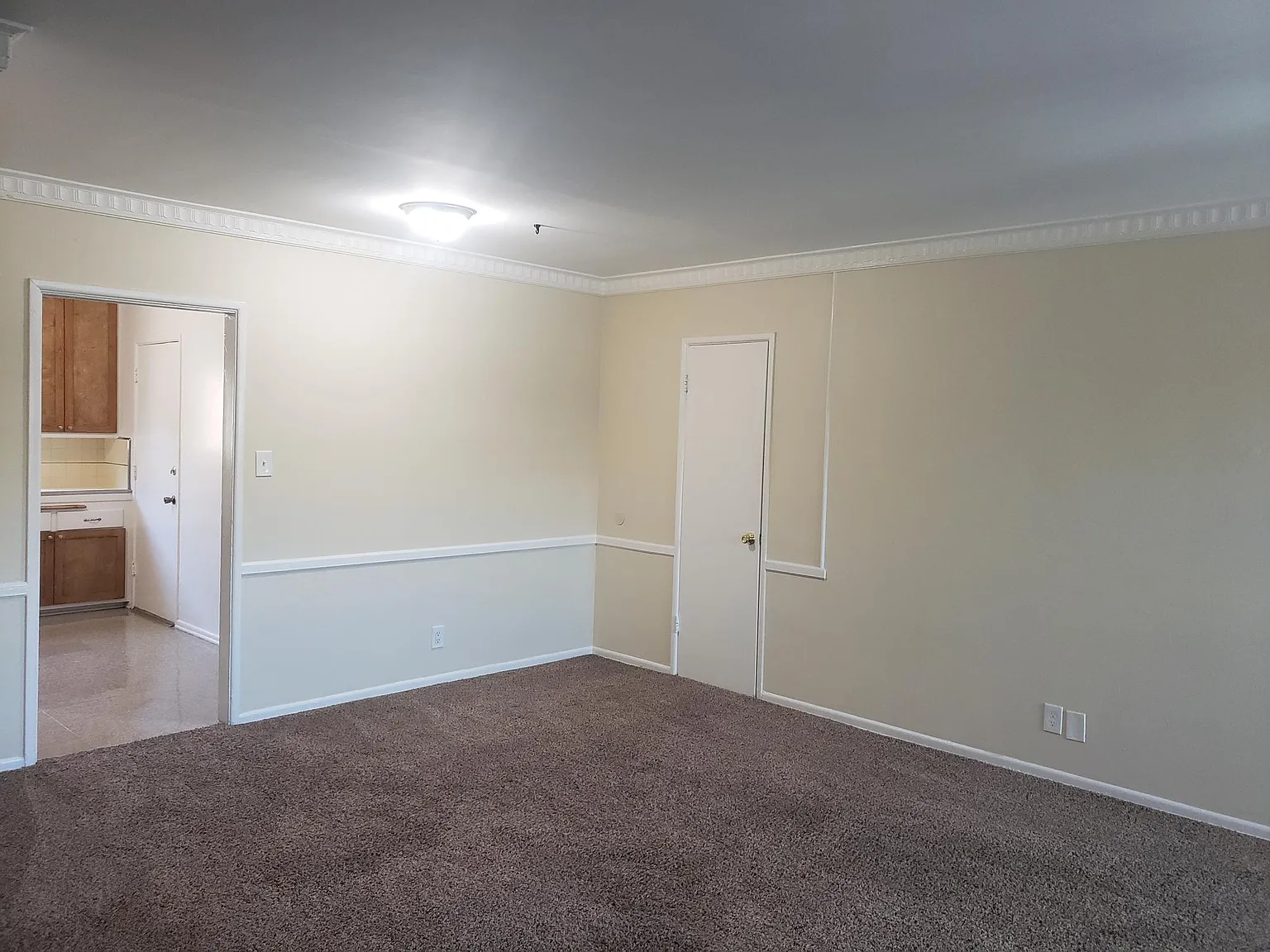 2 bed, 900 sqft, $2,050 — Photo 3
