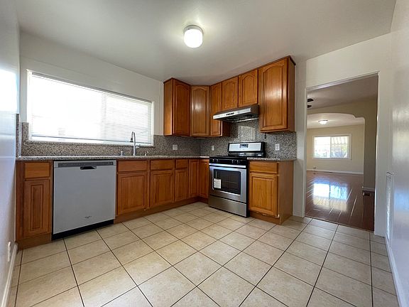 5th image of 250 Elsie Ave
