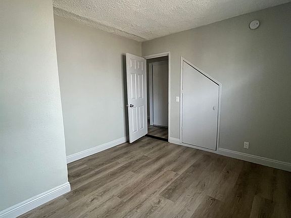 2nd image of 832 W 81st St APT 11