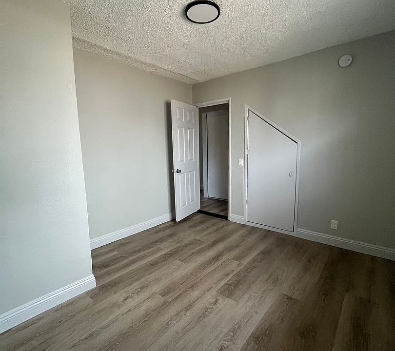 1st image of 832 W 81st St APT 11