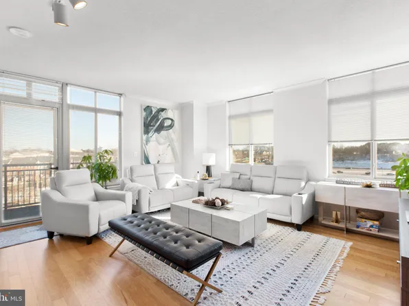 4480 Market Commons Dr Unit 710, Fairfax, VA 22033