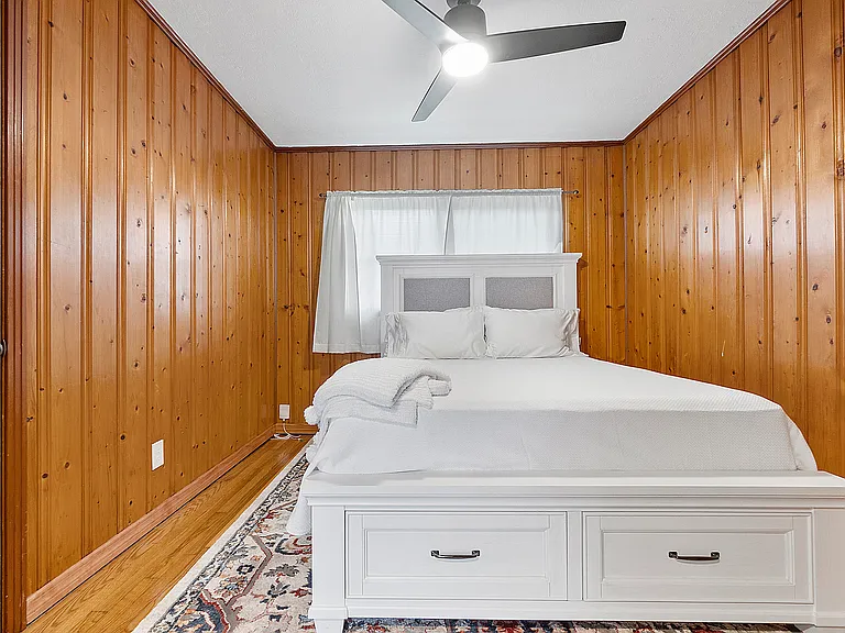 1126 N Hampton Ave — Photo 7