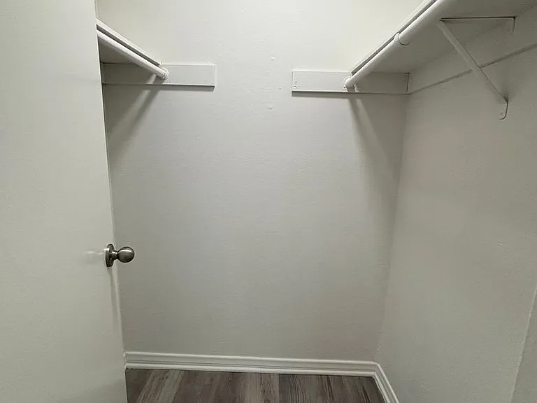 5245c — Photo 18