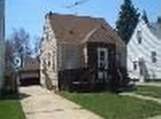 19684 Elkhart St, Harper Woods, MI 48225