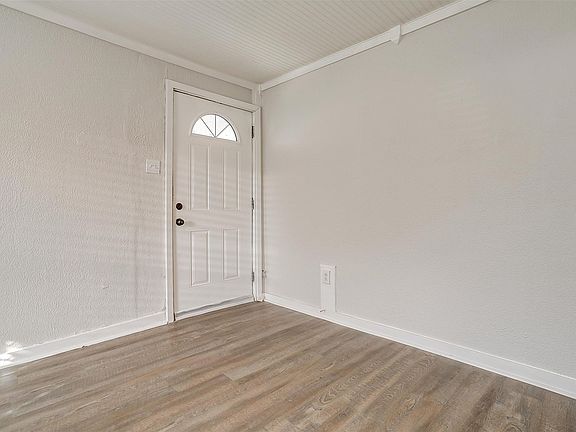 5th image of 691 Meadow Park Dr