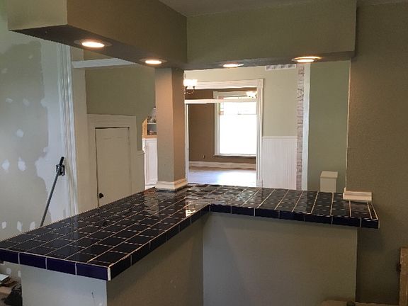 4th image of 311 W 7th St