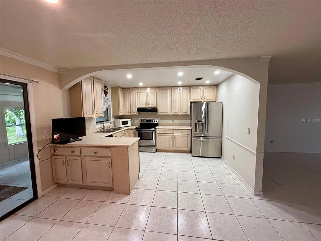 2 bed, 1.0 bath, 1146 sqft, $1,600 — Photo 2