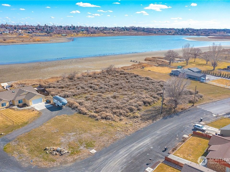 1st image of 1521 W Lakeside Drive