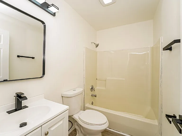 821 Nela View Rd — Photo 18