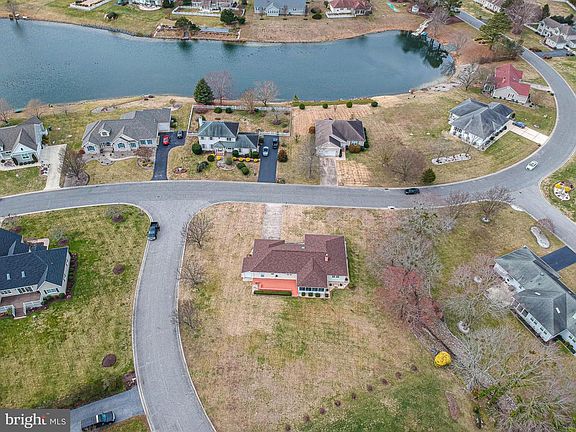 3rd image of 180 E Mill Pond Dr