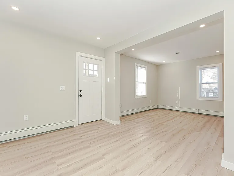 24 Saint James St #24 — Photo 4