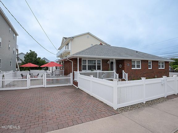 2nd image of 1312 Boulevard