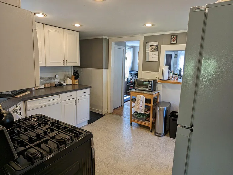 140 Grove St — Photo 8