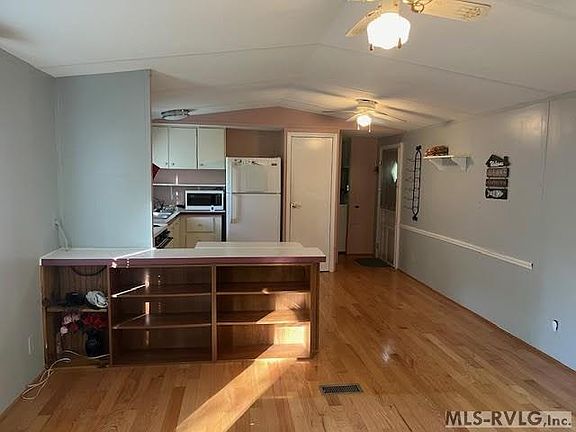 4th image of 212 Sycamore Ct