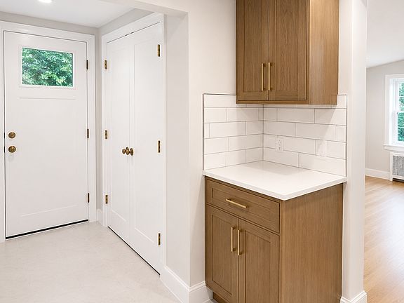 5th image of 76 Revere Ave