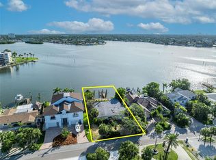 6960 S Shore Dr S, South Pasadena, FL 33707