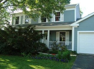 2435 Boxwood Ln, Aurora, IL 60502