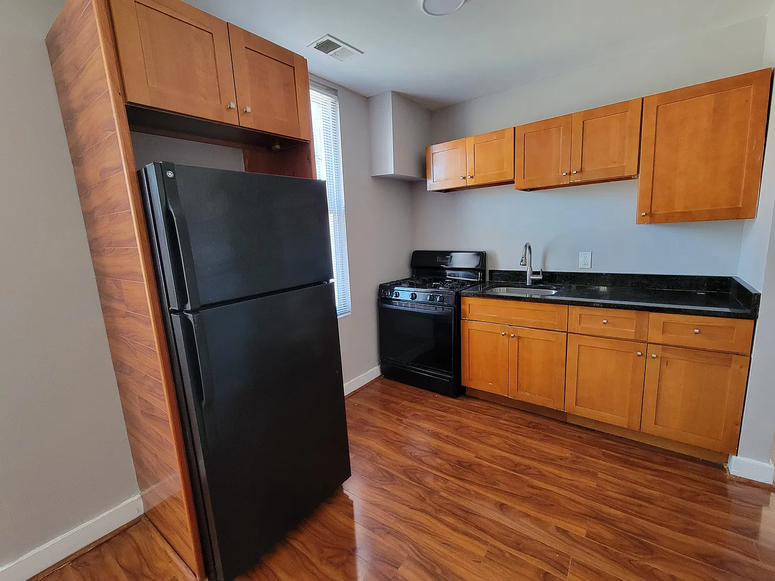 2 bed, 725 sqft, $1,375 — Photo 2