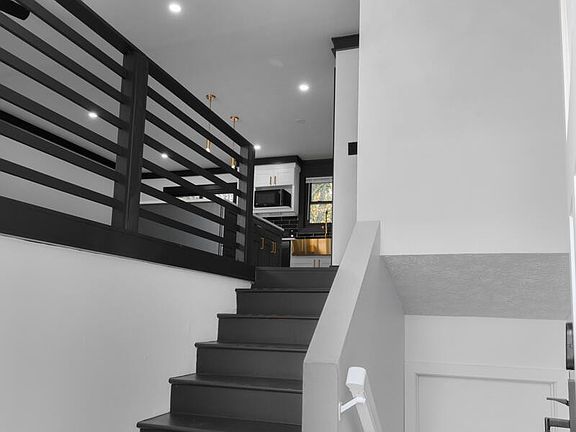 4th image of 2904 NE Gordon Pl