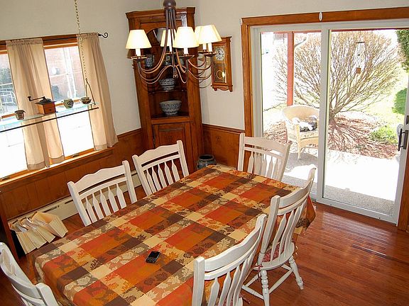 Very large open & airy dining room