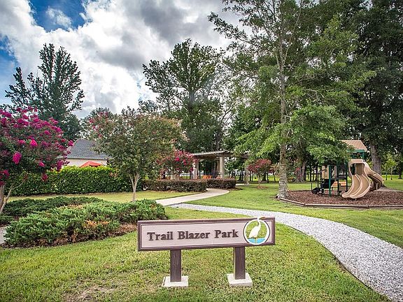 3rd image of Deer Field Dr