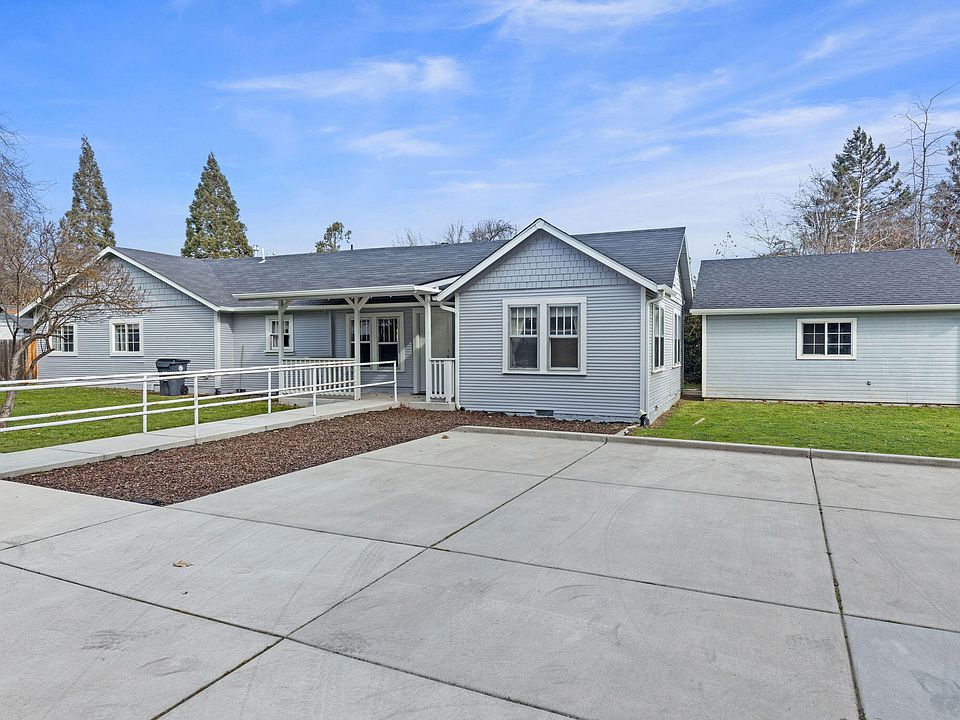 1st image of 2165 Crestbrook Rd