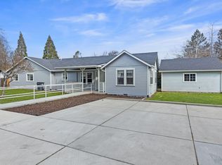 2165 Crestbrook Rd, Medford, OR 97504