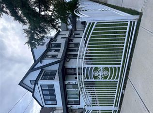 9004 189th St, Hollis, NY 11423