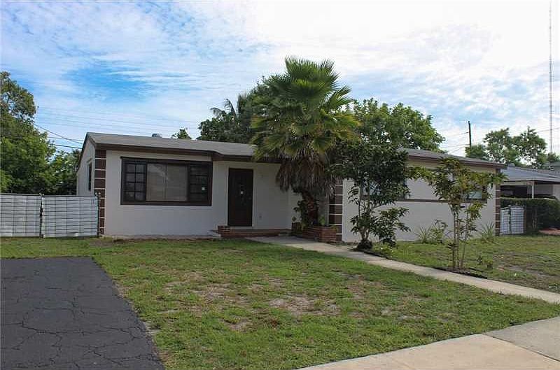 1st image of 921 NW 197th Ter
