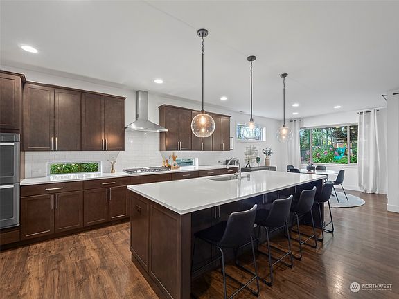 4th image of 2702 21st Avenue SW