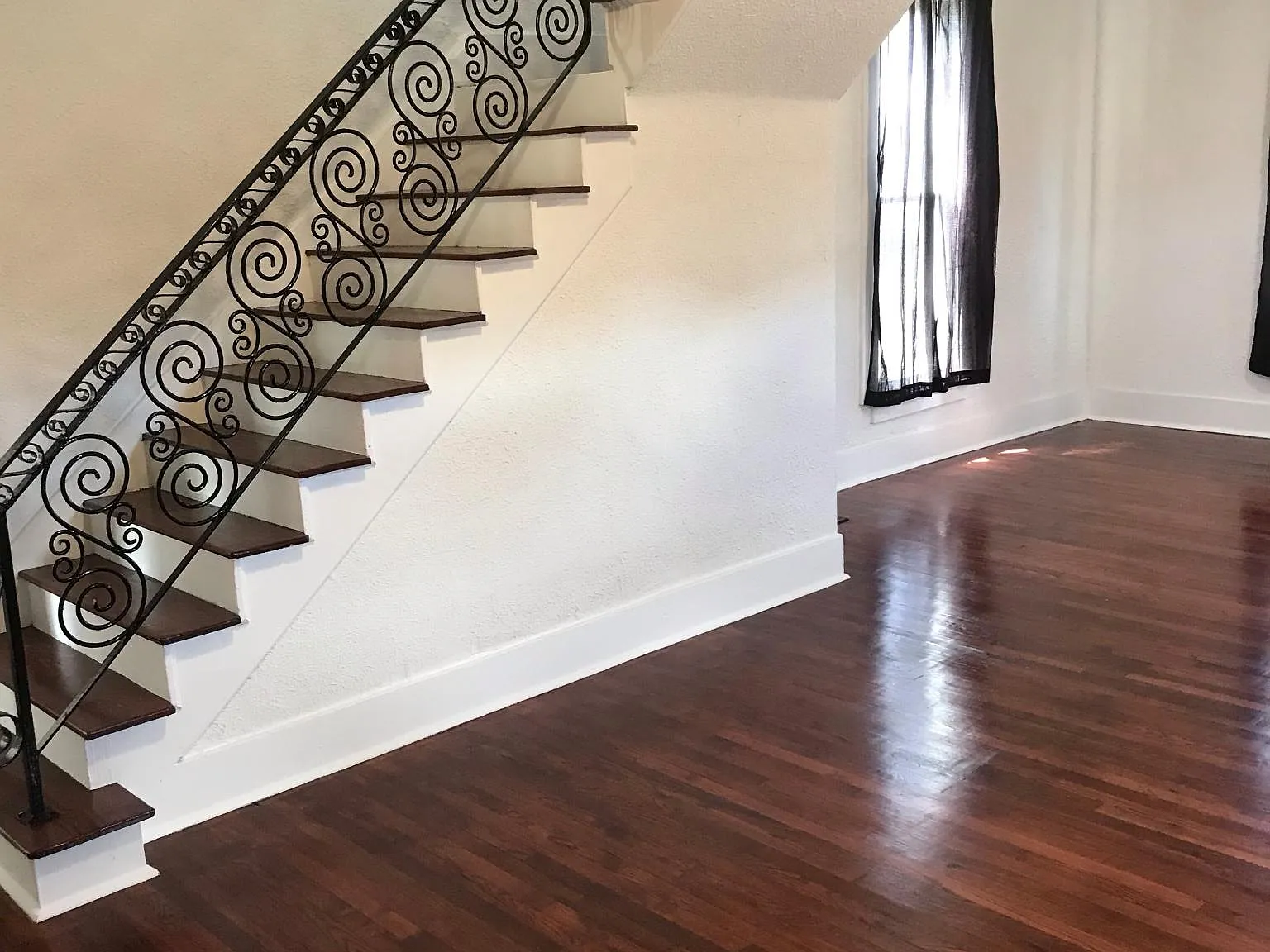 415 E Monroe St — Photo 3
